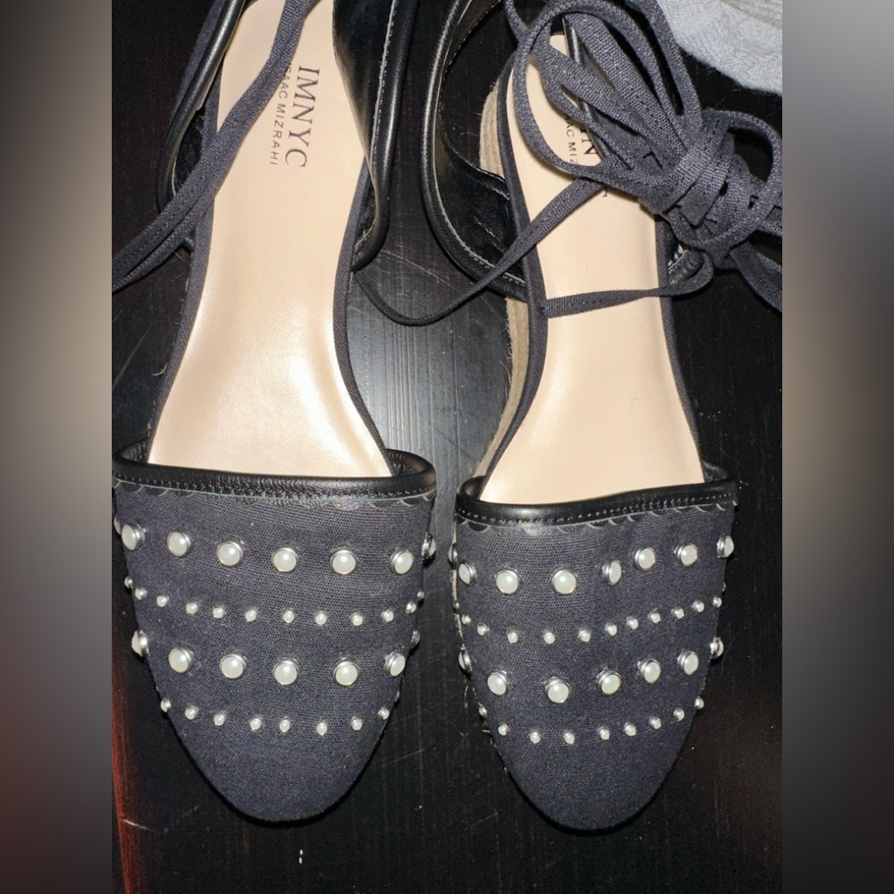 Isaac Mizrahi size 8.5 espadrilles with faux pearl detail